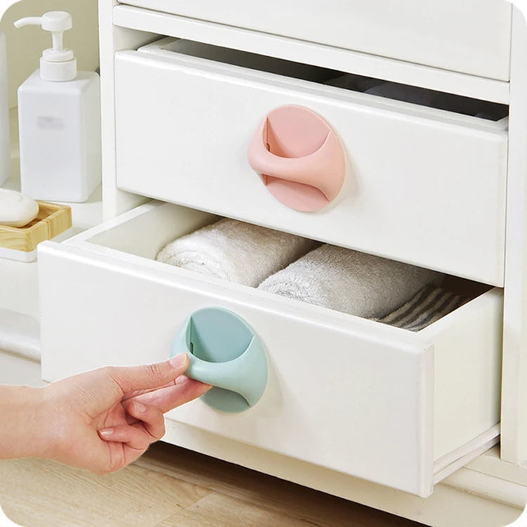Multi-purpose door and window auxiliary handle